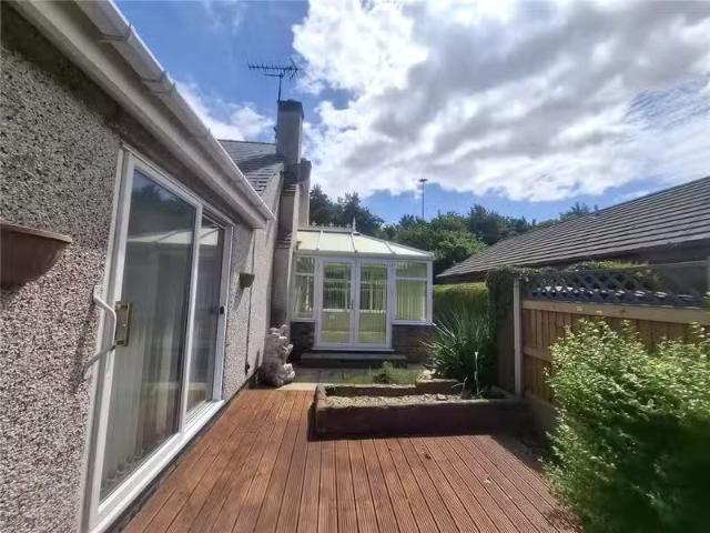 Just in! 2 bedroom bungalow for rent in Old Liverpool Road, Ew.