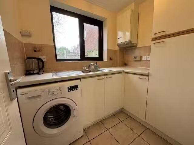 Nice 2 bedroom coach house for rent in Freesia Close, Warminst.