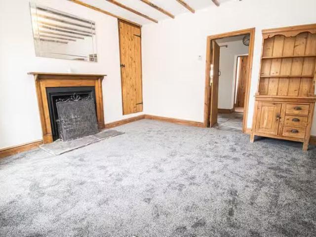 Cheap 2 bedroom cottage for rent in Merthyr Road, Tongwynlais.