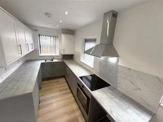 Cheap 2 bedroom end of terrace house for rent in Birmingham Ro.