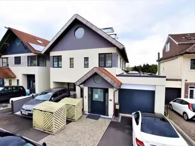 Rental! 2 bedroom flat for rent in Arbutus Drive, Coombe Dingl.