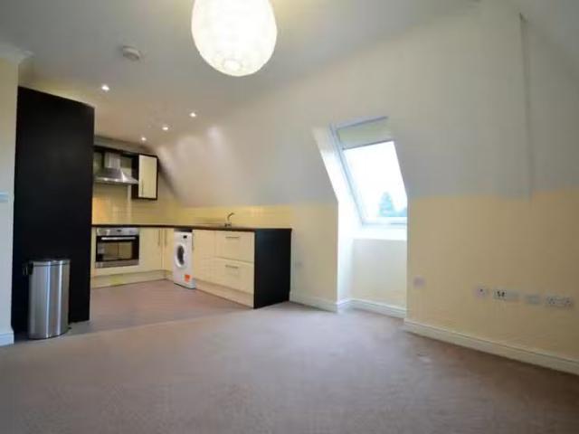 Charming 2 bedroom flat for rent in Cambridge Road, Great Shel.