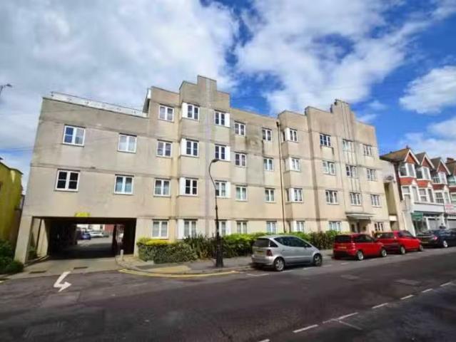 Charming 2 bedroom flat for rent in Discovery House, Eastbourn.