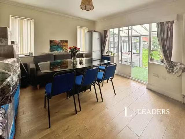 Charming 2 bedroom flat for rent in Downview Road, Worthing.