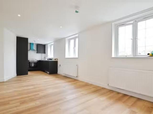 Charming 2 bedroom flat for rent in Frogmore, Frogmore, AL2