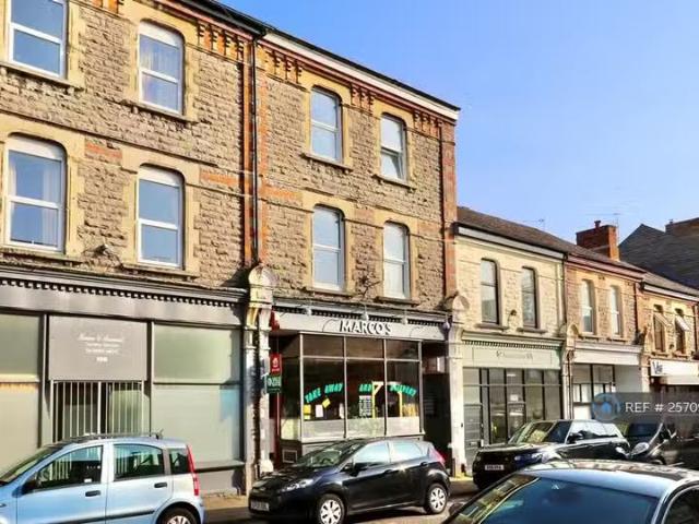 Deal! 2 bedroom flat for rent in High Street, Barry, CF62