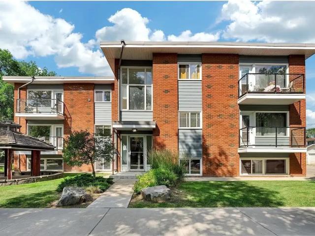 Cozy 2 Bedroom Garneau Condo Walking Distance to Whyte and University — 2 Bedrooms Condo Unit