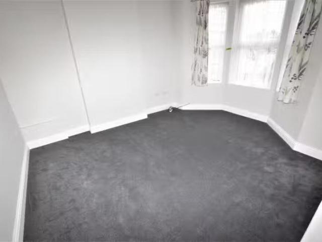 Nice 2 bedroom ground floor flat for rent in Bensham Lane, Tho.
