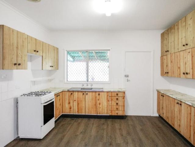 Cozy 2 Bedroom Home in Prime Location