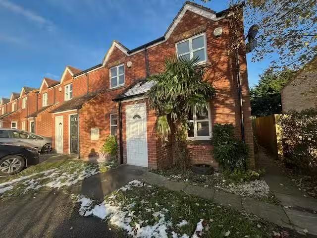 Charming 2 bedroom house for rent in Bierley House Avenue, Bra.