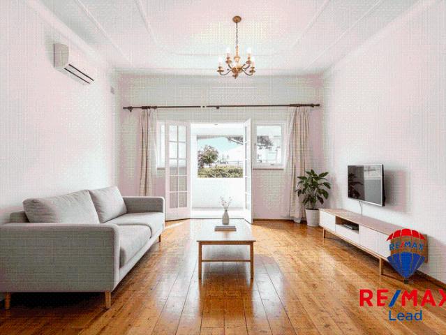 Cozy 2 bedroom house in the premier location
