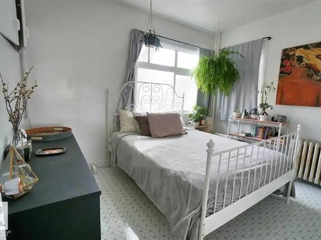 Cozy 2 Bedroom Main Floor Suite – Utilities Included