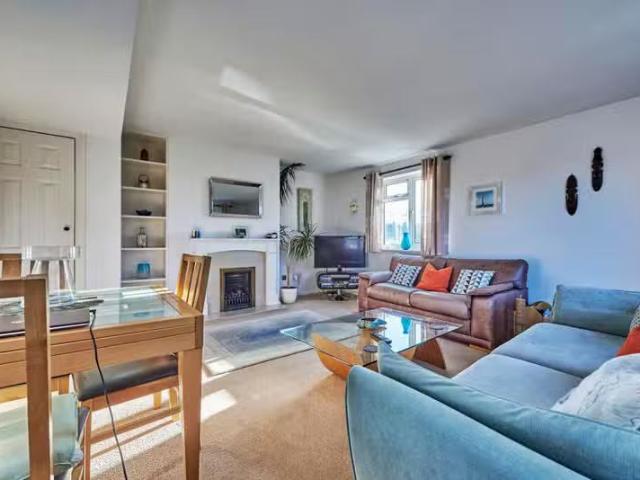 Nice 2 bedroom maisonette for rent in The Ridgeway, St. Albans.