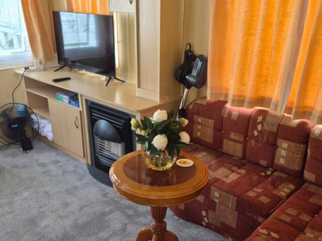 Cozy 2 Bedroom Place | Free Parking | Pet Friendly