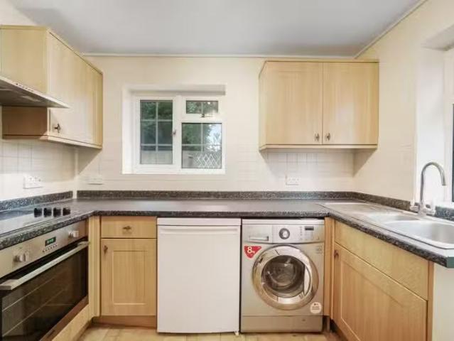 Cheap 2 bedroom property to let in Till Avenue, Farningham, Da.