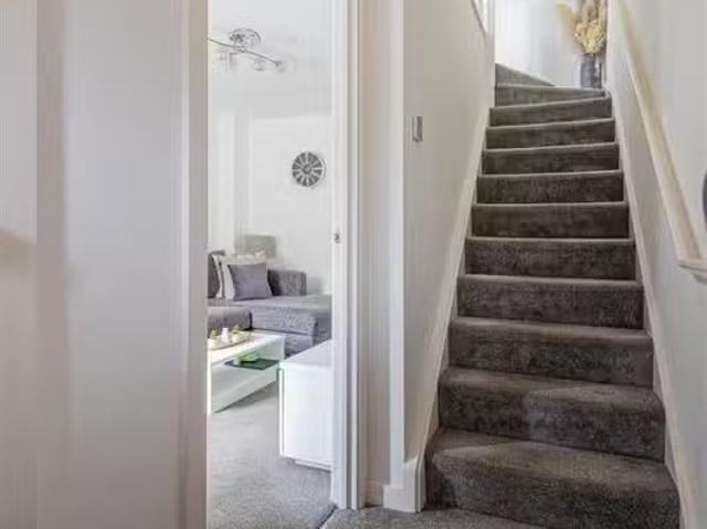 Deal! 2 bedroom semi detached house for rent in Llys Illtern.