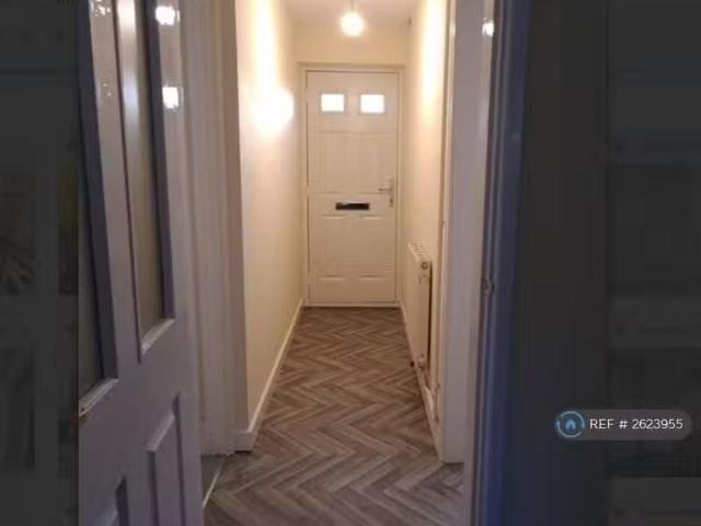 Deal! 2 bedroom semi detached house for rent in Turfpits Lane.