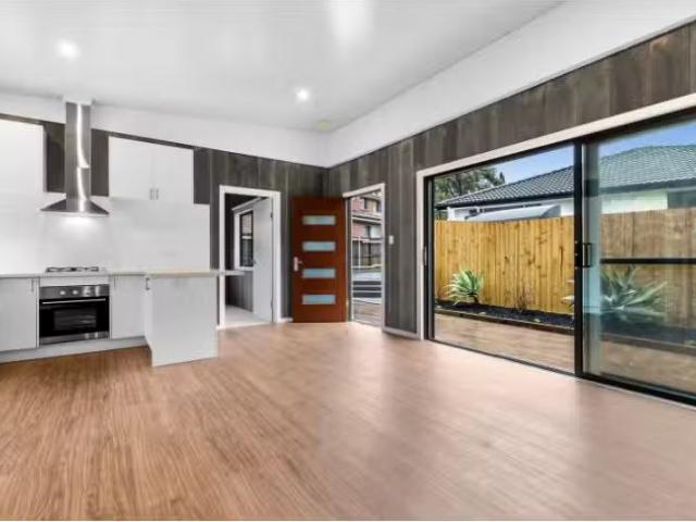 Unique 2 BR 3A Booralie Road, Terrey Hills House for rent Lis.