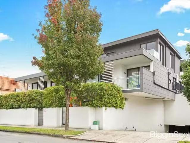 Unique 2 BR 106/15 Manchester Grove, Glen Huntly, VIC 3163