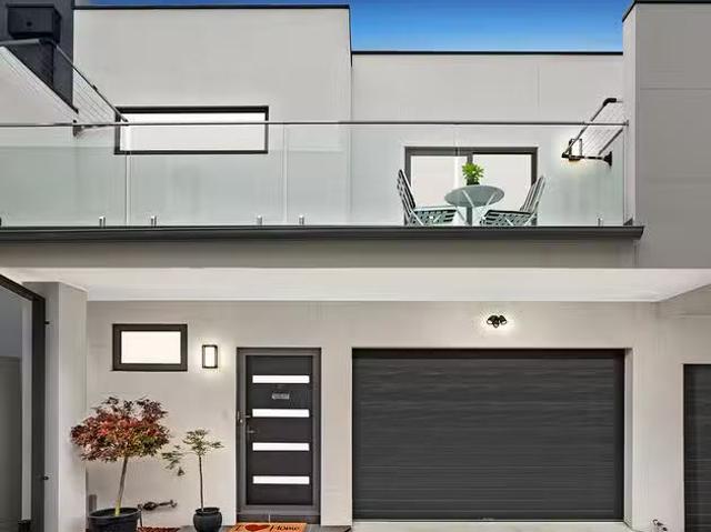 Charming 2 BR 10/10 Elm Street, Bayswater, VIC 3153