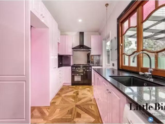 Cozy 2 BR 10 Euroka Street, Narrabundah House for rent Listed.