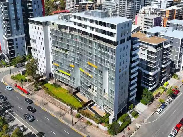Unique 2 BR 115/1 Browne Parade, Warwick Farm, NSW 2170