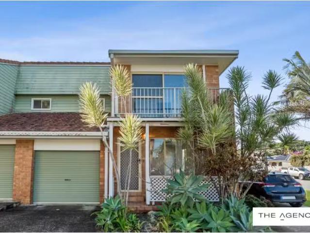 New 2 BR 1/17 Margaret Street, TWEED HEADS Townhouse for rent.