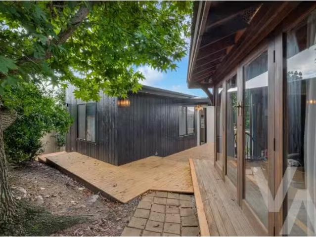 Charming 2 BR 1/131 Edith Street, Waratah Apartment for rent.