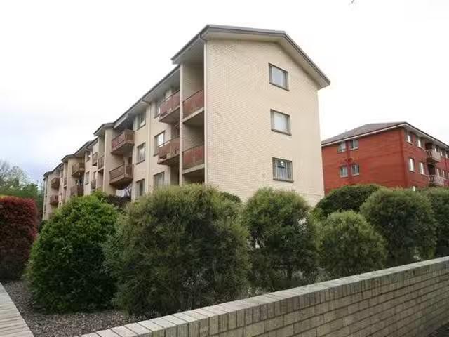 Unique 2 BR 12/52 Trinculo Place, Queanbeyan Apartment for ren.