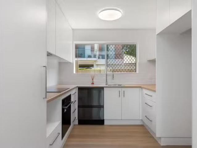 For Rent! 2 BR 1/28 Edith Street, WYNNUM, QLD 4178 Unit for.