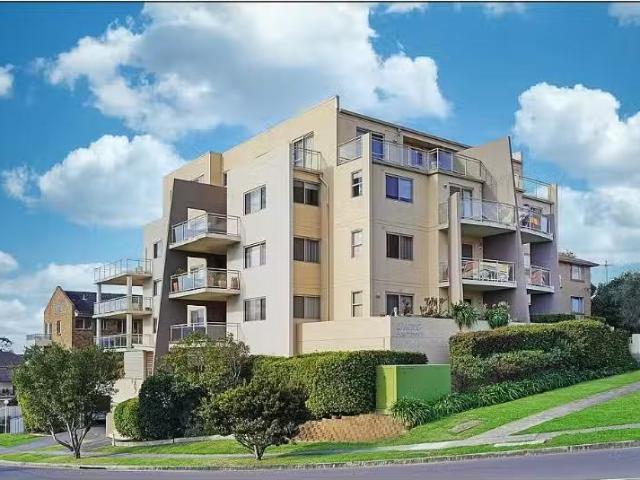 Deal! 2 BR 13/4 6 Sperry Street, Wollongong Apartment for rent.