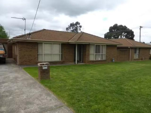 New 2 BR 1/312 Kinnersley Ave, Canadian VIC 3350 House For L.