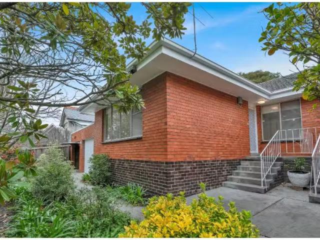 For Rent! 2 BR 1/3 Montrose Street, Surrey Hills Apartment for.