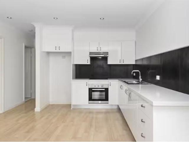 Just in! 2 BR 14/40 Cooyong Crescent, Toongabbie Apartment for.