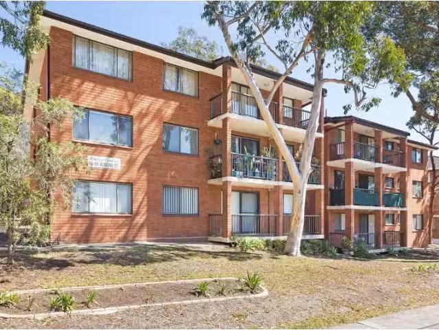 Cheap 2 BR 14/63 69 Auburn Street, Sutherland Apartment for re.
