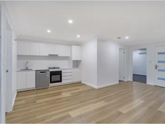 Deal! 2 BR 14a Heaghney Street, LOCHINVAR Apartment for rent.