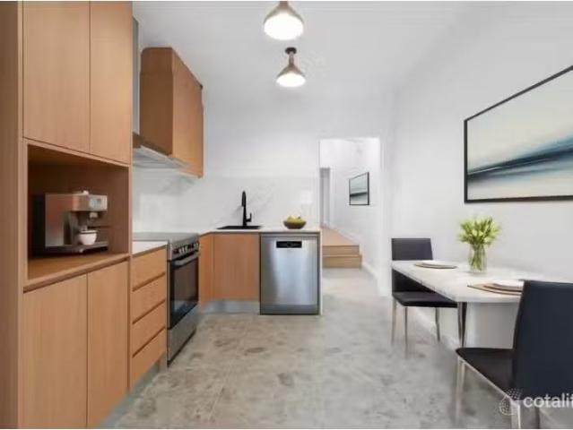 Cozy 2 BR 1/50 Bronte Road, Bondi Junction Apartment for rent.