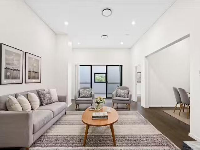 Nice 2 BR 1/76 Majors Bay Road, CONCORD Apartment for rent Li.