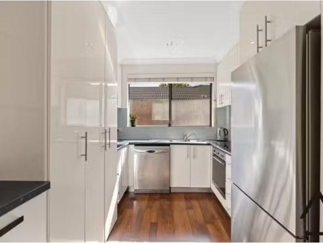 Cozy 2 BR 18/97 The Boulevarde, DULWICH HILL Apartment for ren.