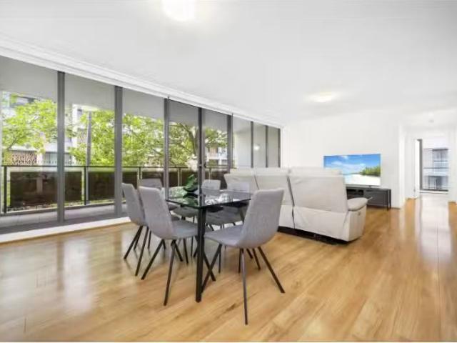 For Rent! 2 BR 202/88 Rider Boulevard, Rhodes Apartment for re.