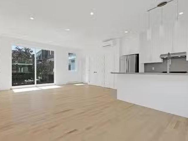 Cozy 2 BR 202 1910 Rue Sullivan, Montréal Le Sud Ouest, QC.