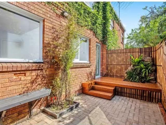 Nice 2 BR 2/15 Moore Road, Freshwater Apartment for rent List.