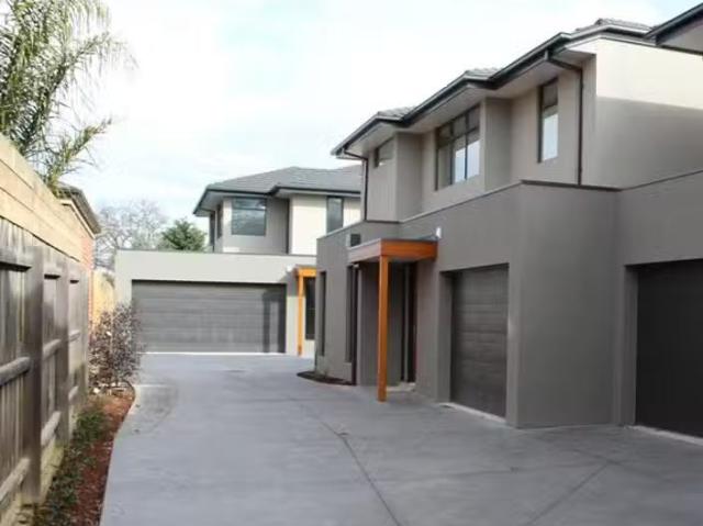 Nice 2 BR 2/12 Cook Road, Mitcham, VIC 3132