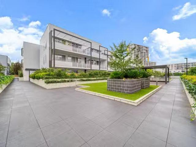 Deal! 2 BR 2/1 Surprize Place, Phillip, ACT 2606