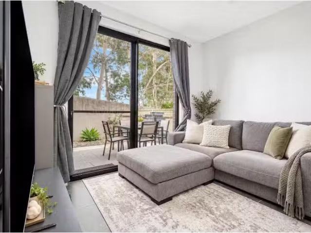 For Rent! 2 BR 21a Pendlebury Place, Abbotsbury House for rent.
