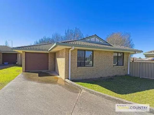 Cozy 2 BR 2/24 Samuelson Crescent, ARMIDALE House for rent Li.