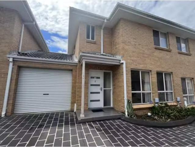 For Rent! 2 BR 2/26 William Street, Lurnea Townhouse for rent.