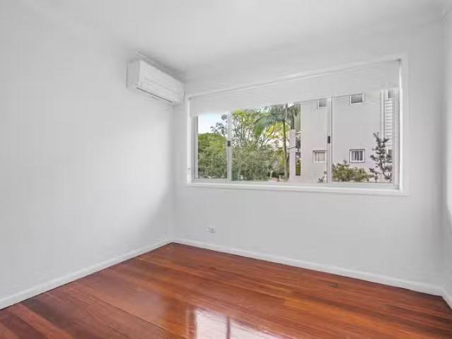 Unique 2 BR 2/28 Mc Lay Street, COORPAROO, QLD 4151 House fo.