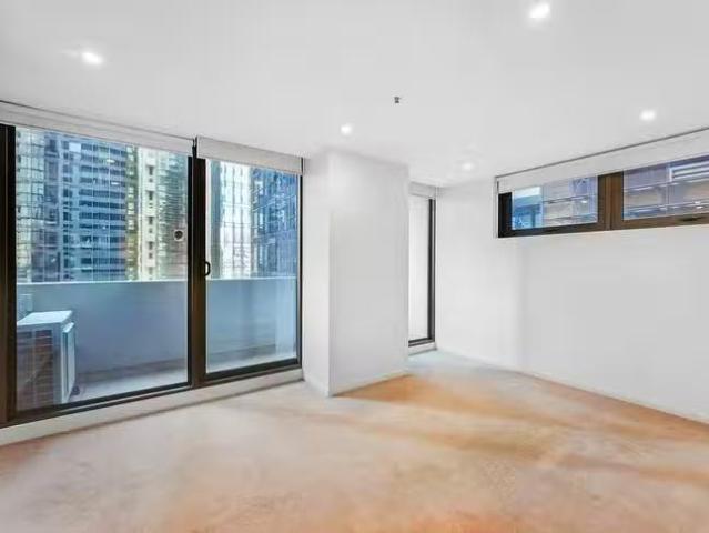 Unique 2 BR 2203/5 Sutherland Street, Melbourne, VIC 3000