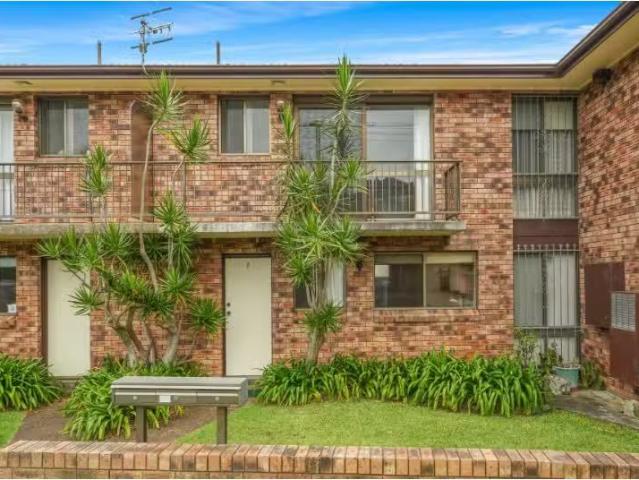 Unique 2 BR 2/2 Henley Avenue, Terrigal Apartment for rent Li.
